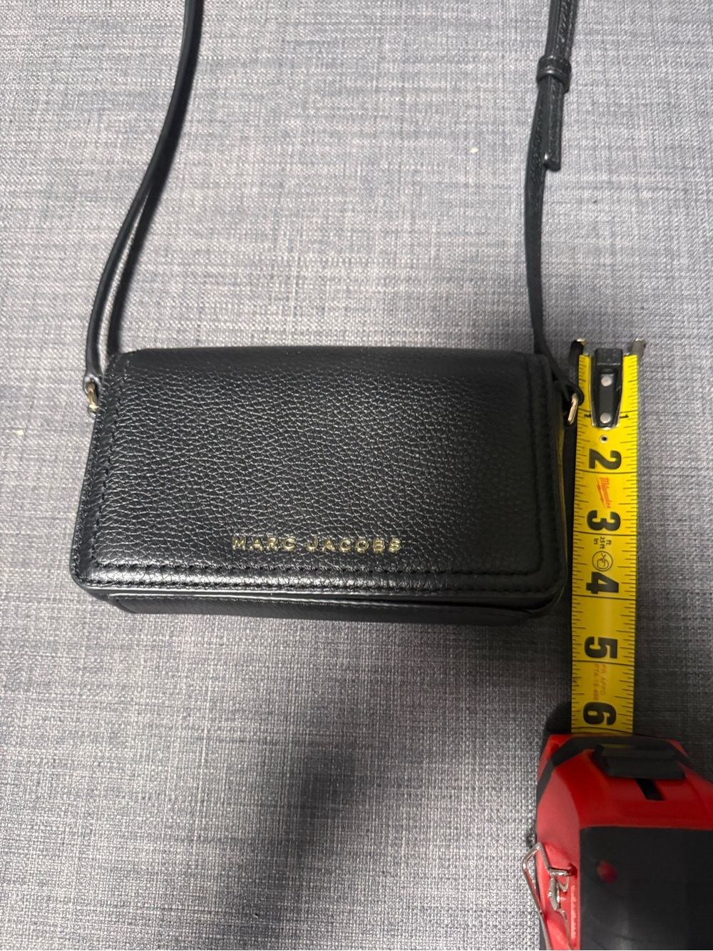 Marc Jacobs Black Pebbled Leather Crossbody with Gold Logo - Picture 3 of 9